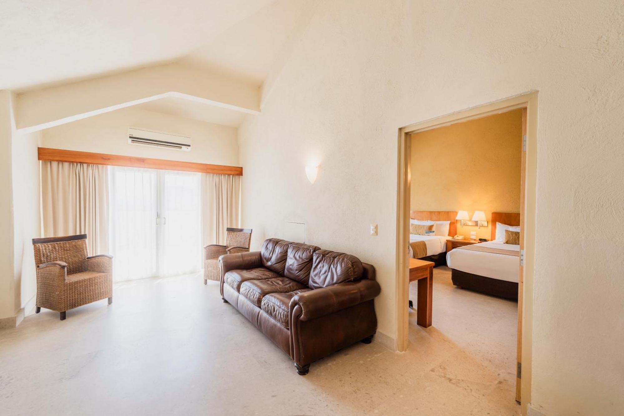 Comfort Inn Puerto Vallarta Golfside & Marina Экстерьер фото